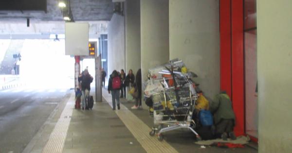 https://www.gazzettadiparma.it/resizer/600/315/true/2025_12_11/thumbnail_Stazione_disagio-1765463772038.jpg--stazione___scena_di_ordinario_disagio_.jpg?1765463772061