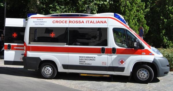 https://www.gazzettadiparma.it/resizer/600/315/true/2025_12_15/ambulanza_san_secondo-1765789106951.jpg--incidente_a_san_secondo_un_auto_urta_due_bambini_del_piedibus.jpg?1765789106999