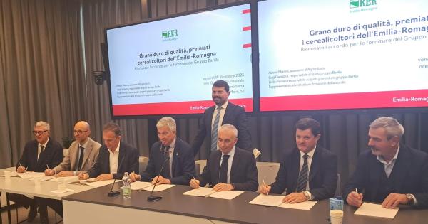 https://www.gazzettadiparma.it/resizer/600/315/true/2025_12_19/il_momento_della_firma-1766164295522.jpeg--emilia_romagna_e_barilla_rinnovano_accordo_per_la_filiera_del_grano_duro.jpeg?1766164295590