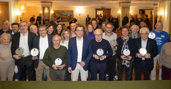 https://www.gazzettadiparma.it/resizer/600/315/true/2026_01_13/premiazione-1768290559665.jpg--l_altro_sant_ilario__vince_la_solidarieta.jpg?1768290561866
