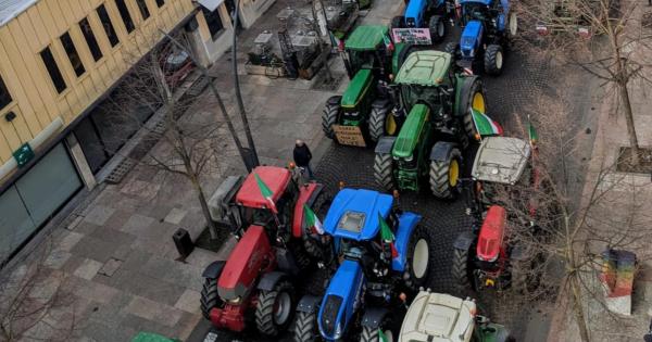 https://www.gazzettadiparma.it/resizer/600/315/true/2026_01_16/trattori-1768551818498_1768551856.jpg--corteo_di_agricoltori_dalle_10_30_alle_13_30.jpg?1768551856571