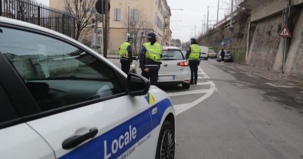 https://www.gazzettadiparma.it/resizer/600/315/true/2026_01_21/controli-1768995255812.jpg--polizia_locale_di_parma__sanzionata_conducente_con_permesso_di_guida_falso_nel_quartiere_san_leonardo.jpg?1768995255862