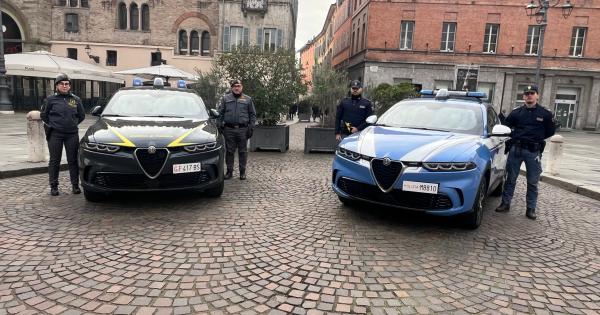 https://www.gazzettadiparma.it/resizer/600/315/true/2026_01_22/IMG_1452-1769080466815.jpeg--guardia_di_finanza_polizia_di_stato.jpeg?1769080467710