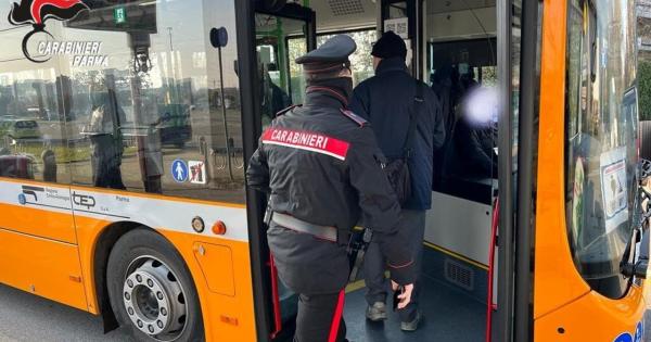 https://www.gazzettadiparma.it/resizer/600/315/true/2026_02_07/07.02.2026_Parma_foto_di_repertorio-1770458606865.jpg--blocca_l_autobus_e_aggredisce_i_controllori_per_evitare_la_multa__denunciato_36enne.jpg?1770458606889