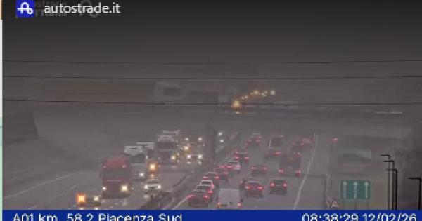 https://www.gazzettadiparma.it/resizer/600/315/true/2026_02_12/a1_piacenza-1770882031585.jpg--a1__coda_di_4_chilometri_verso_milano_tra_fiorenzuola_e_piacenza.jpg?1770882031662