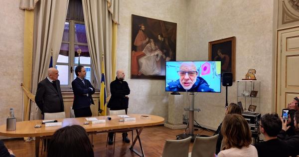 https://www.gazzettadiparma.it/resizer/600/315/true/2026_02_14/1000120552-1771070747515.jpg--l_immaginario_di_brian_eno_approda_a_parma.jpg?1771070748168