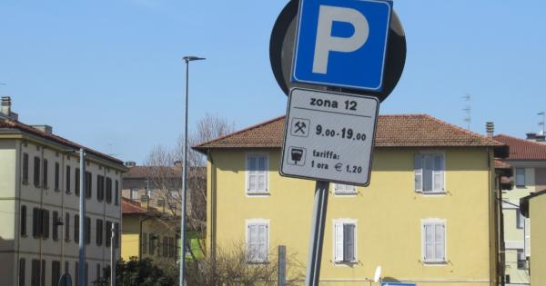 https://www.gazzettadiparma.it/resizer/600/315/true/2026_02_21/9d4c70e5-0888-4f11-ac94-f83b715c2e9b-1771687006352.jpg--parcheggio_dietro_la_stazione__il_cartello_ora_e_ok.jpg?1771687006378