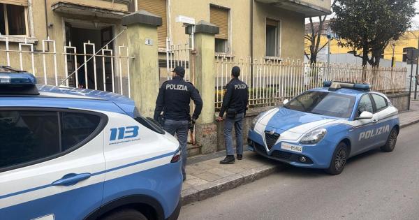 https://www.gazzettadiparma.it/resizer/600/315/true/2026_03_22/foto_incendio-1774166833042.jpg--operazione_di_soccorso_della_polizia_di_stato_durante_intervento_dei_vigili_del_fuoco_per_incendio_in_appartamento___tutti_in_salvo.jpg?1774166833213