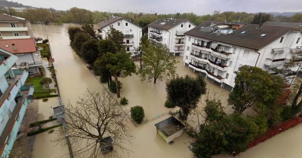 https://www.gazzettadiparma.it/resizer/600/315/true/2026_04_02/pescara0-1775157932341.jpg--maltempo_a_pescara__il_fiume_esonda_in_pieno_centro__danni_e_disagi___foto.jpg?1775157932789