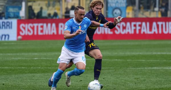 https://www.gazzettadiparma.it/resizer/600/315/true/2026_04_12/mikolajewski-1776008320098.jpg--parma_napoli__tifosi_infuriati_per_un_mancato_rigore_per_i_crociati.jpg?1776008321029