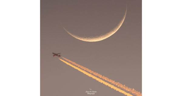 https://www.gazzettadiparma.it/resizer/600/315/true/2026_04_21/image0_(3)-1776756652010.jpg--foto_aereo_di_linea_con_falce_di_luna.jpg?1776756652524
