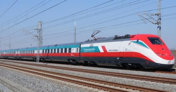 https://www.gazzettadiparma.it/resizer/600/315/true/gn4/106/GN4_DAT_106035.jpg--investito_da_un_treno_a_reggio_emilia__rallentamenti_sulla_linea.jpg