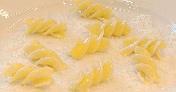 Pasta in bianco insolita e originale: la ricetta di Bruno Ruffini ...