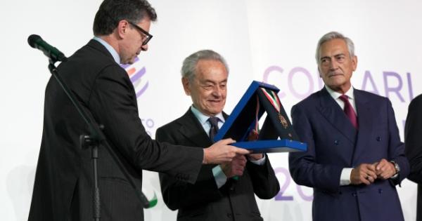 https://www.gazzettadiparma.it/resizer/600/315/true/gn4/48592/GN4_DAT_48592415.jpg--carlo_magri_premiato_con_il_collare_d_oro_del_coni___parma_e_l_italia__i_miei_anni_d_oro_nella_pallavolo__.jpg