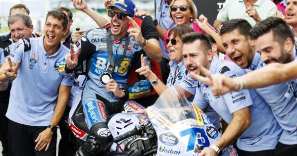 https://www.gazzettadiparma.it/resizer/600/315/true/italpress/2025_10_26/1761466389107.jpg--in_malesia_vince_alex_marquez__out_bagnaia.jpg