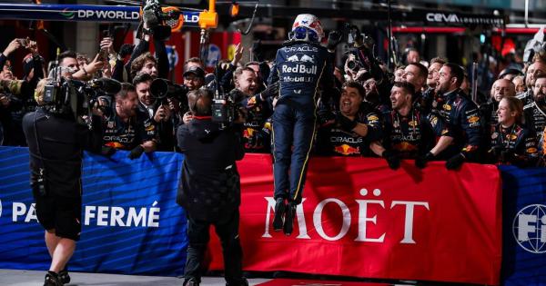 https://www.gazzettadiparma.it/resizer/600/315/true/italpress/2025_11_23/1763878391630.jpg--a_las_vegas_vince_verstappen_davanti_a_norris__leclerc_sesto.jpg