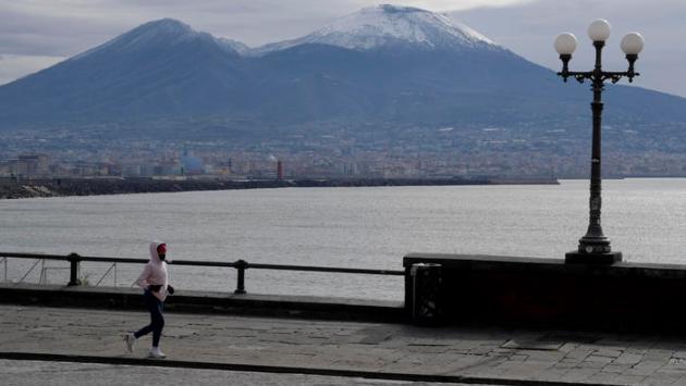 Torna la neve sul Vesuvio