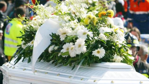 Uccide figlio: in centinaia al funerale del piccolo Daniele 