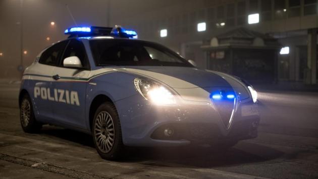 Polizia di Stato: denunciati due giovani per rapina in concorso in Piazza Ghiaia