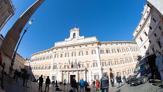 Oggi terza fumata nera, atteso vertice leader