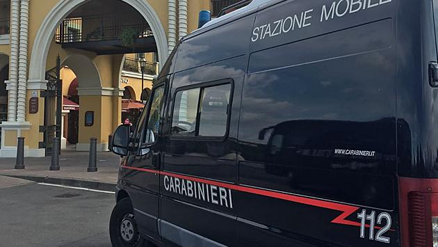 FURTO DI ACCESORI ALL’OUTLET: 3 ARRESTI