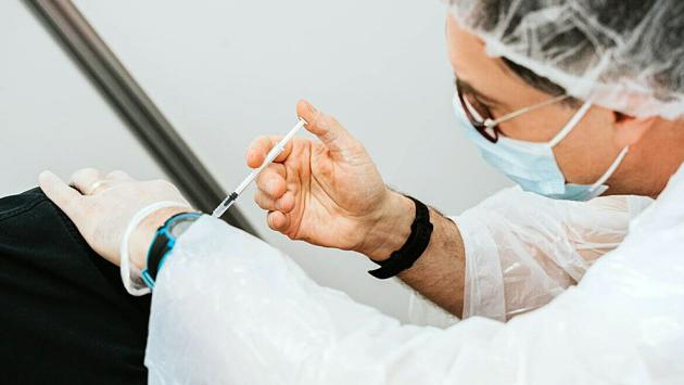 ANMIC PARMA: ANCORA TROPPI GLI ANZIANI E I DISABILI IN ATTESA DELLA TERZA DOSE A DOMICILIO