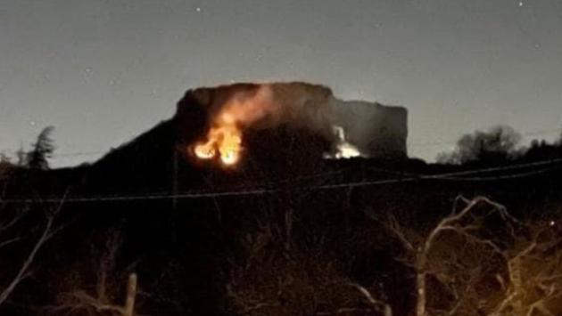 Rogo nella notte a Bismantova: in fumo 7.000 metri quadrati di bosco