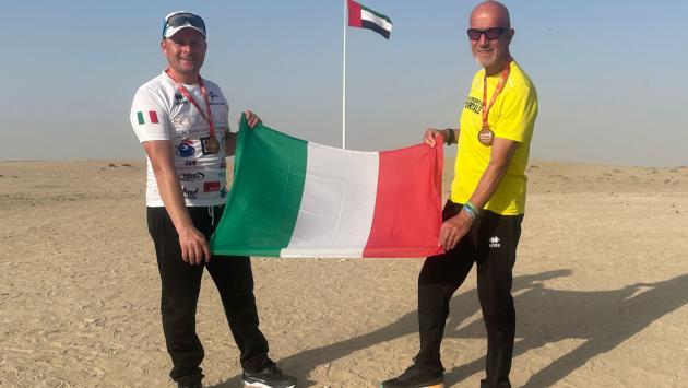 Nel deserto di Dubai, l'impresa degli ultramaratoneti Bucci e Perotti 