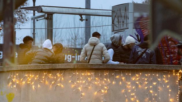 Barista denuncia baby gang in tv, locale dato alle fiamme