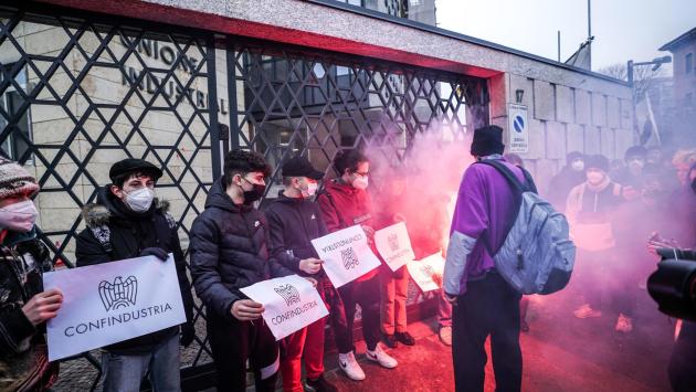 Scuola: assalto a Confindustria, 7 feriti tra forze ordine 