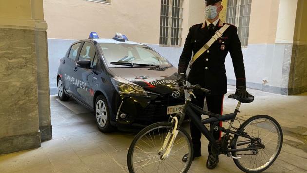 Ruba una bici e la rivende: bloccato dai carabinieri