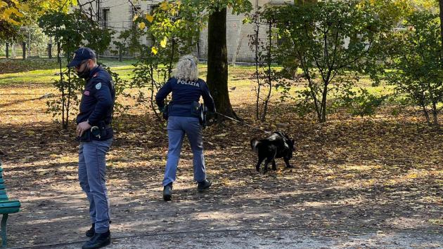 Controlli straordinari del territorio finalizzati al contrasto della criminalità: sequestri di droga a Parco Ducale e Parco Falcone e Borsellino e Parco nord.
