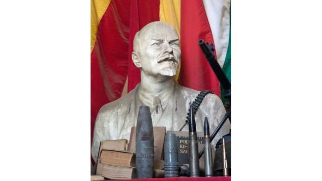 Ucraina, la sindaca di Cavriago: "Il busto di Lenin è simbolo di pace"