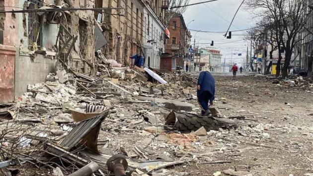 Bombe sul centro commerciale a Kiev, missili su Odessa. Tremila morti a Mariupol, cadaveri insepolti nelle strade 