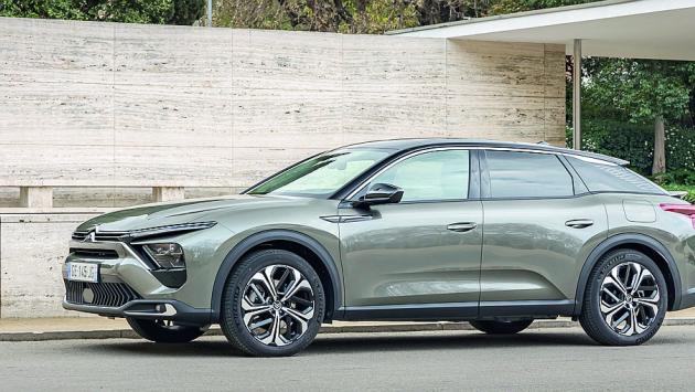 Citroën C5 X si fa in tre