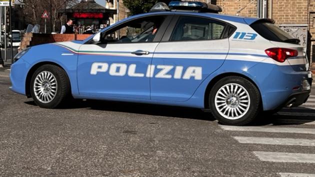 Non vuole pagare 18 euro e aggredisce rider. Arrestato immediatamente dalle Volanti