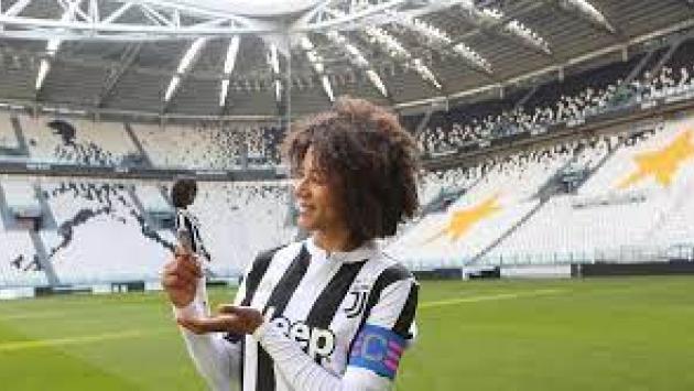 Svolta Figc, sì al professionismo donne. Dal prossimo anno via libera alla serie A
