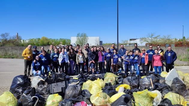 Pulizie di primavera: la cittadinanza in collaborazione con Plastic Free Odv per ripulire la zona circostante il Parma Retail