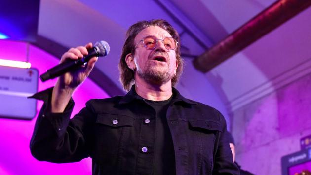 Bono e The Edge a Kiev, concerto nella metropolitana