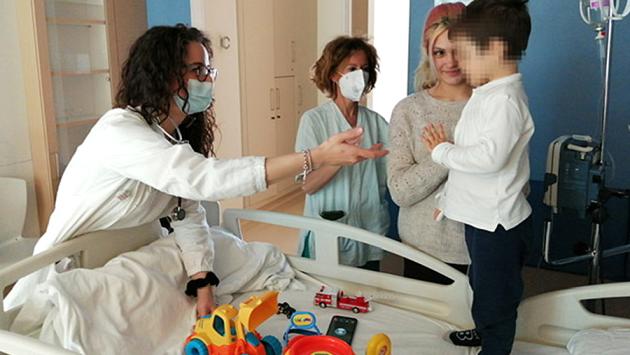 Intervento su un bimbo ucraino di 3 anni con danni all’esofago per avere ingerito soda caustica 