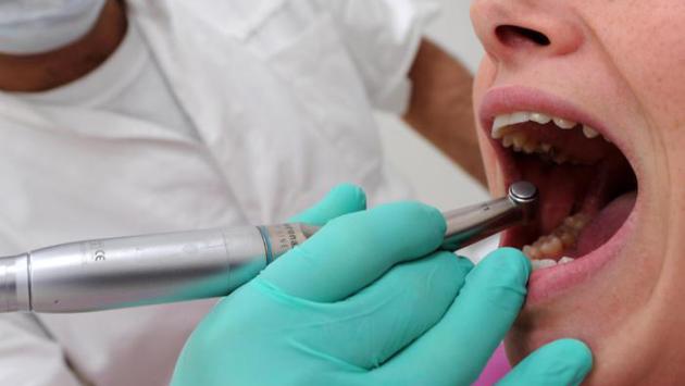 Tangenti su protesi e apparecchi dentali, 5 arresti 