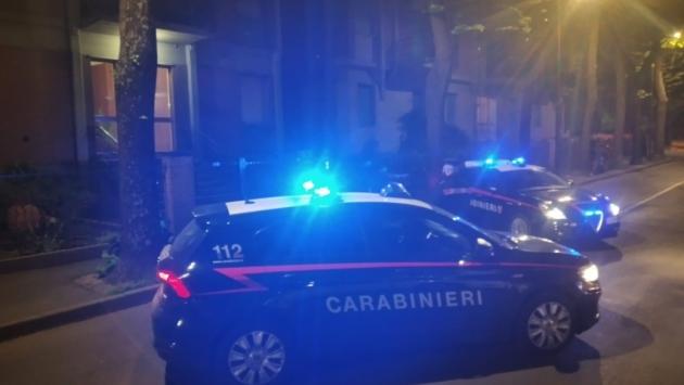 Carabinieri: denunciati 2 giovani per furto su auto