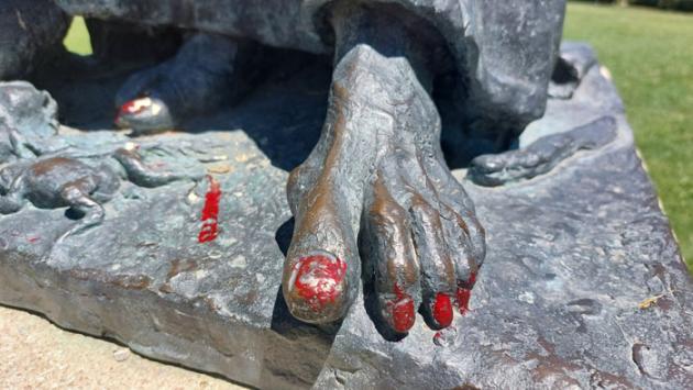 Alla «Strega» hanno pitturato  le unghie