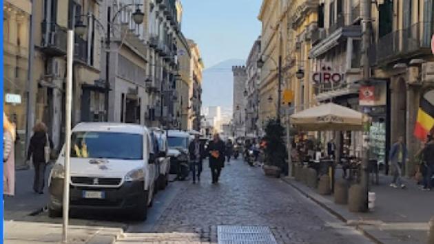 12 enne sfregiata al volto (danno permanente) a Napoli, preso il fidanzato 16enne