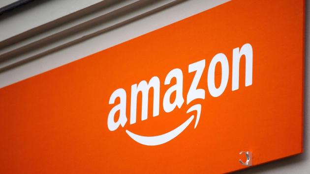 Aumento monstre di Amazon prime: +38%. Consumatori sul piede di guerra