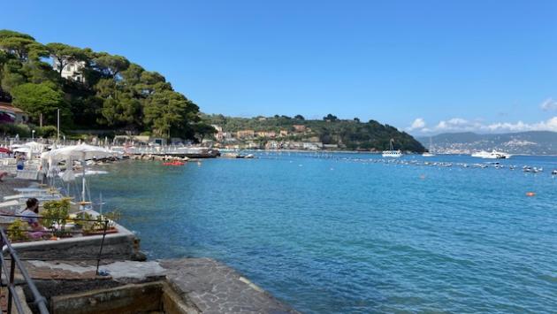 Marina di Carrara, 35enne trovato morto in mare, ipotesi urto contro uno  scoglio 