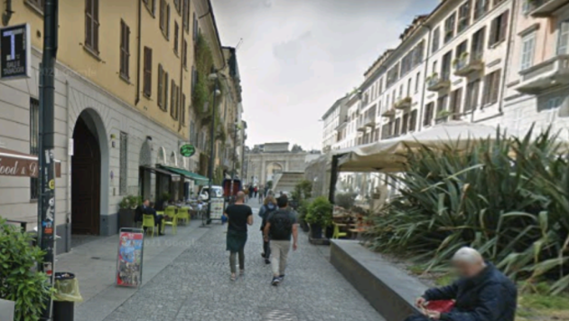 Malamovida a Milano, rissa con coltelli tra giovani nella centralissima corso Como