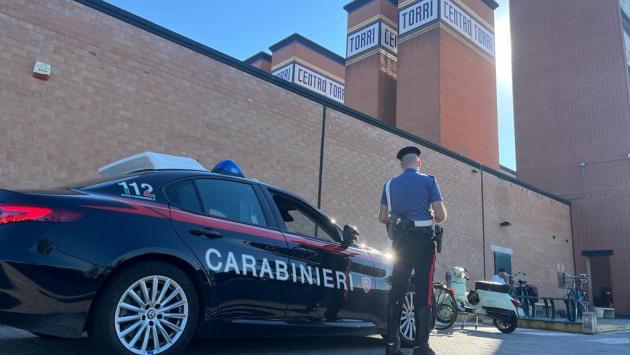  Denunciato per furto su autovettura. Nel corso della perquisizione trovato un coltello a serramanico