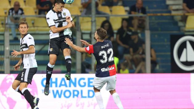 Incredibile, Man a botta sicura e a porta vuota: arriva il difensore e ribatte 64' Parma-Cosenza 1-0