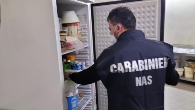 Nas di Parma in un ristorante con discoteca di Piacenza: sporcizia e irregolarità, multa da 6mila euro e attività sospesa 